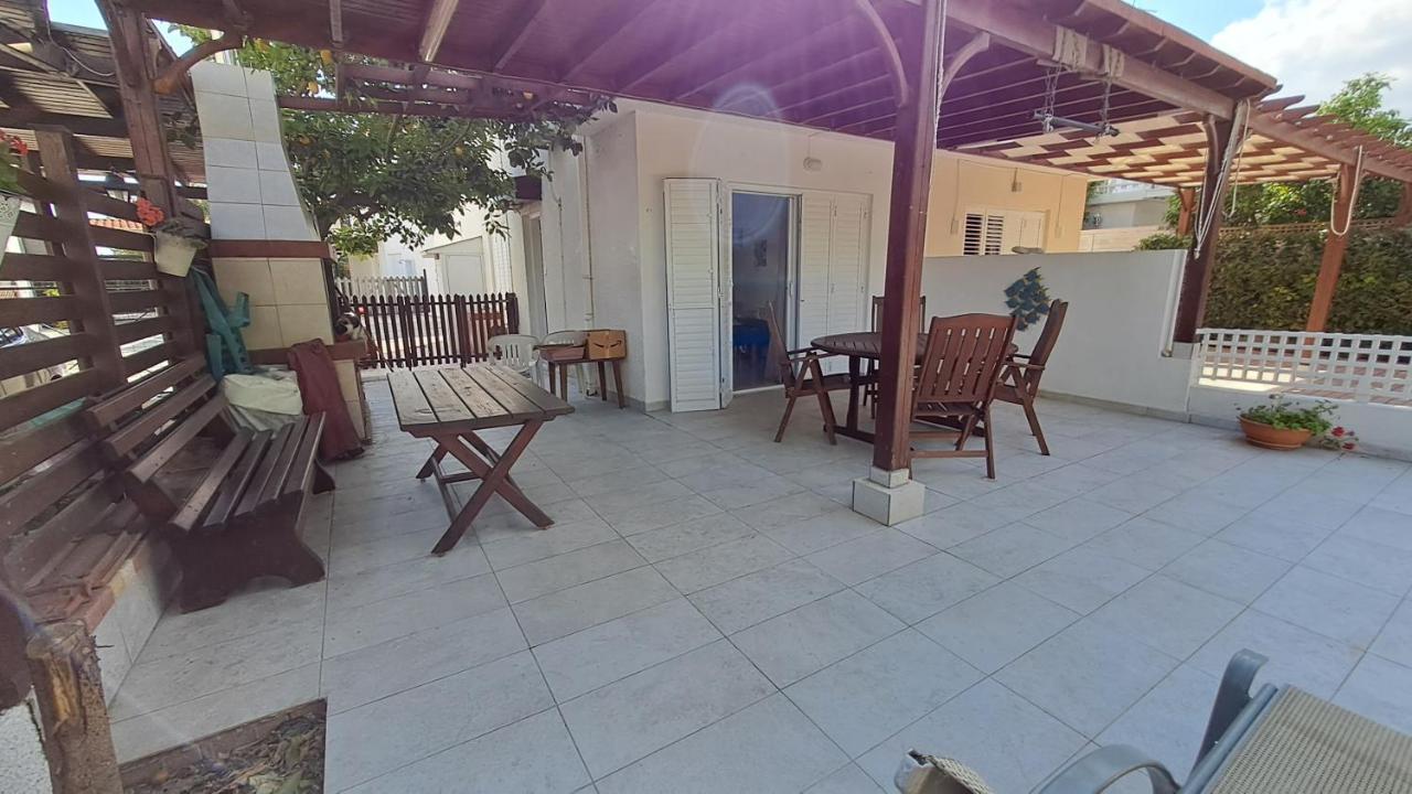 Ferienwohnung Relaxing Seaside Manors Larnaka Exterior foto